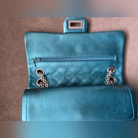 Chanel Metallic Reissue 2.55 - Picture 6 of 11
